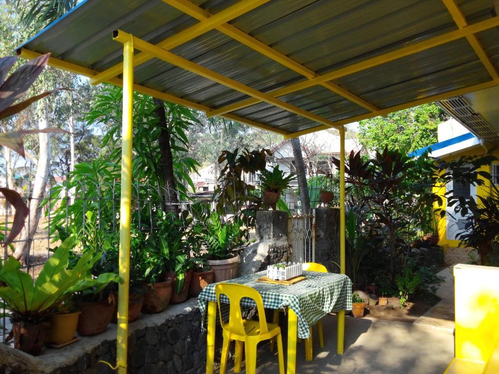 Entrance, YELLOW  HOUSE  ROOM OR HOUSE RENTAL in Subic (Zambales)