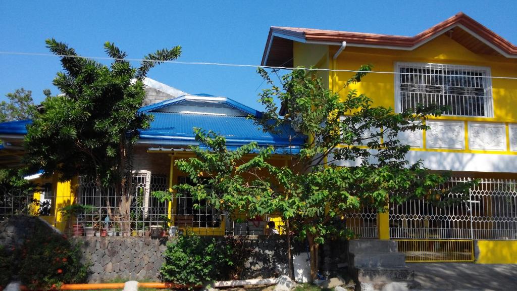 Balcony/terrace, YELLOW  HOUSE  ROOM OR HOUSE RENTAL in Subic (Zambales)