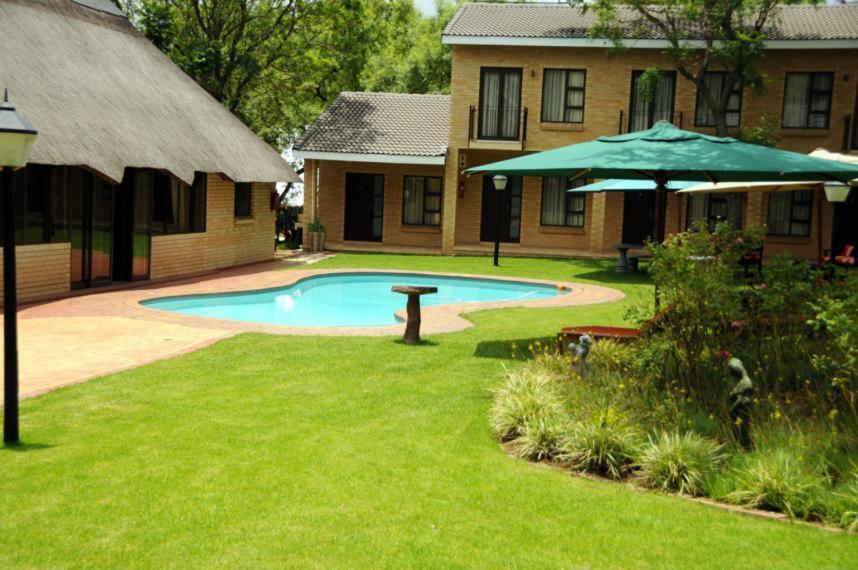 Hoyohoyo Chartwell Lodge — Hotel in Johannesburg