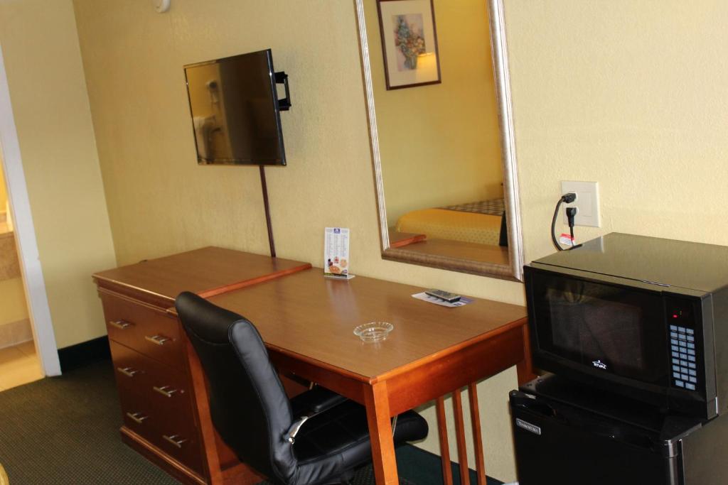 Americas Best Value Inn & Suites Conyers Photo 30