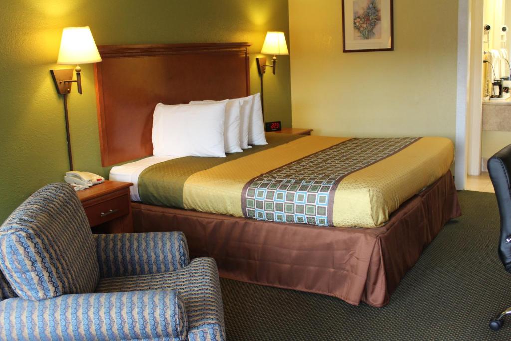 Americas Best Value Inn & Suites Conyers Photo 31