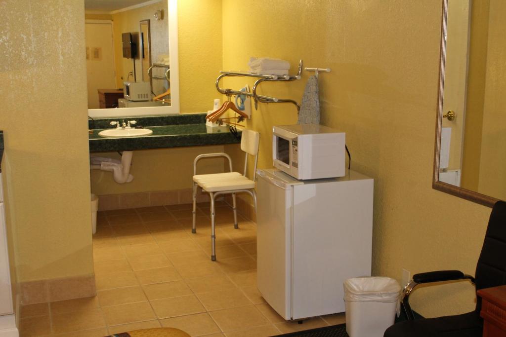 Americas Best Value Inn & Suites Conyers Photo 39