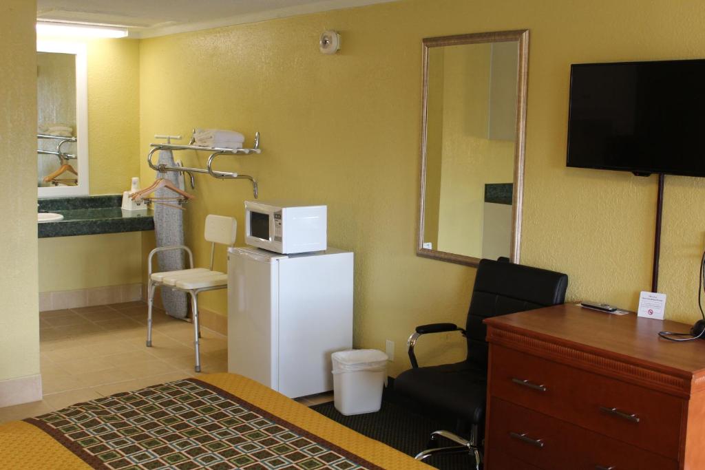 Americas Best Value Inn & Suites Conyers Photo 40