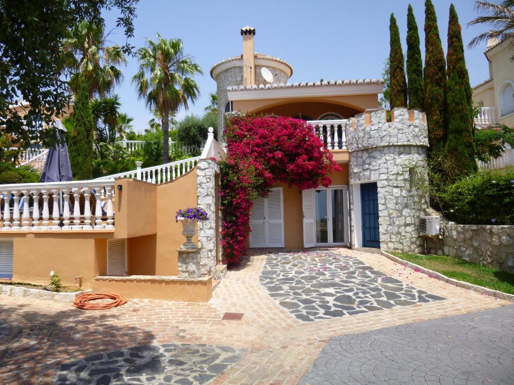 La Perla de Torrenueva — Hotel building in Mijas, Andalusia