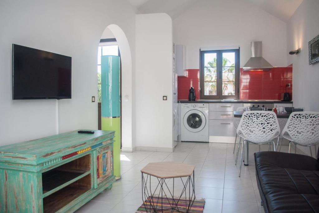 Charming and Cosy Bungalow - 2