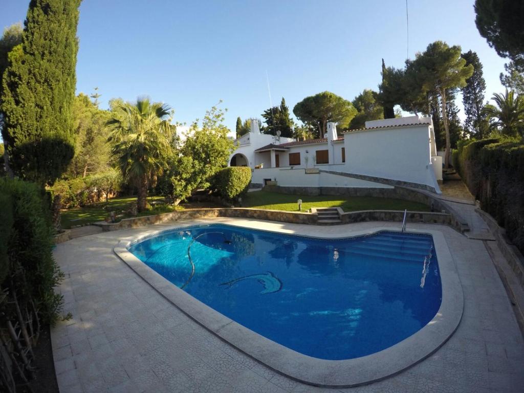 Villa mediterranea en Roc de Sant Gaieta 전경