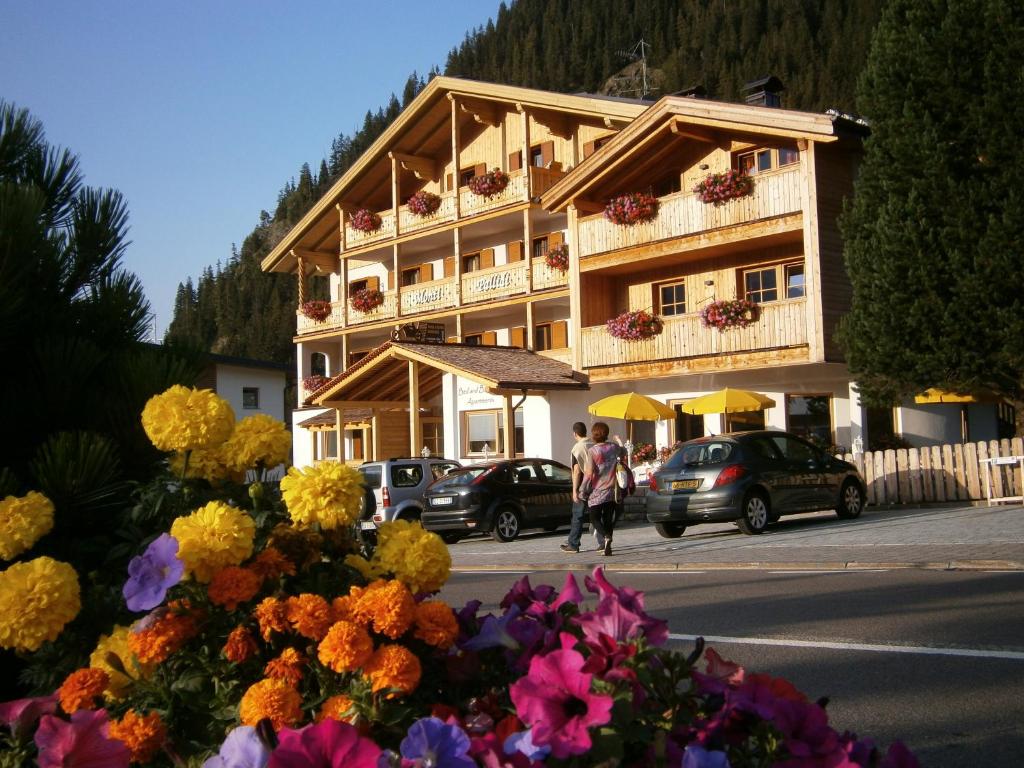 Monti Pallidi B&amp;B Apartments — Hotel in Corvara In Badia