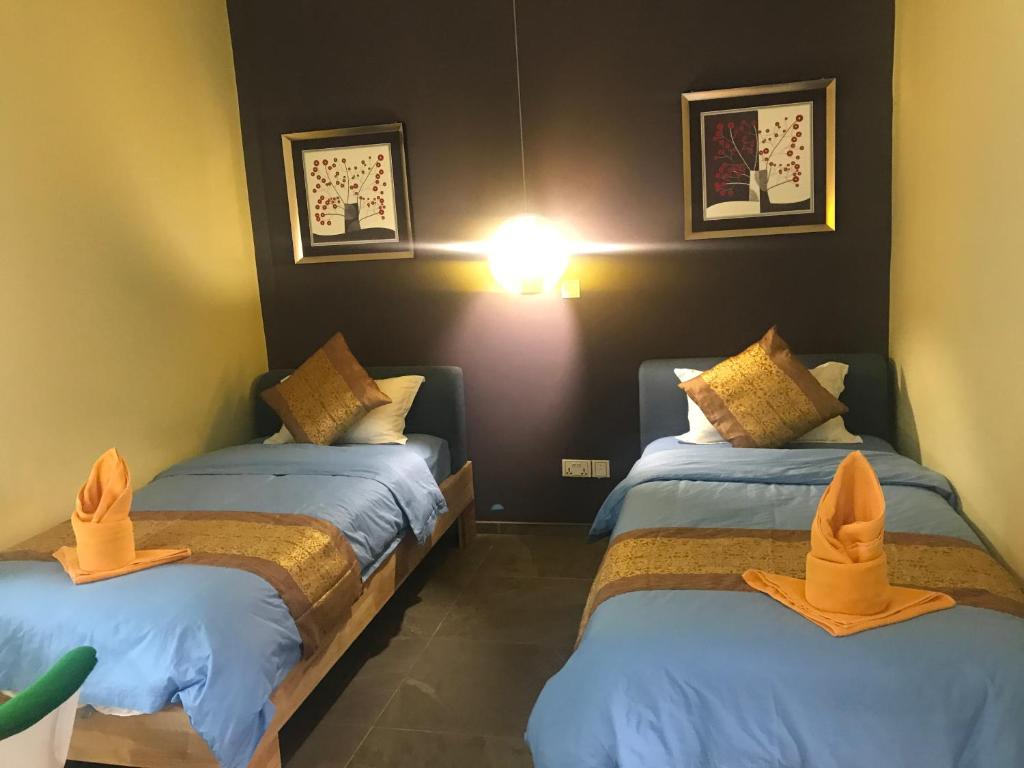 Benny's City Hotel photo