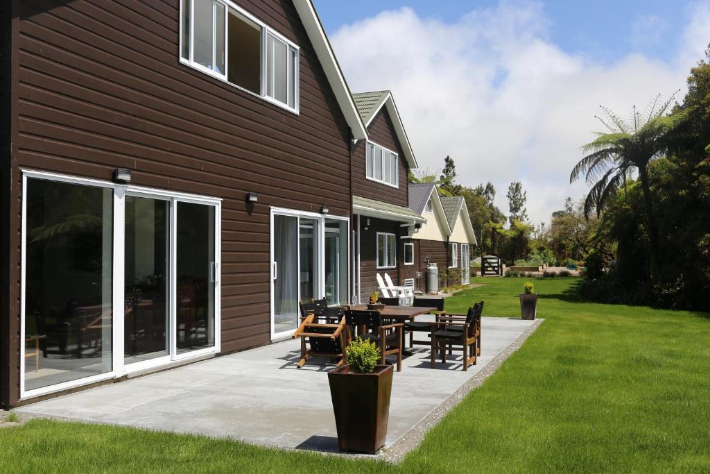 Balcony/terrace, Patuha Rainforest Retreat in Okato