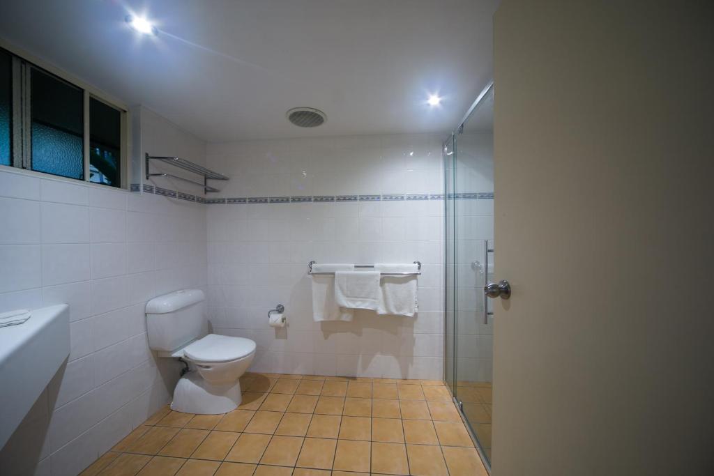 Sunlit Waters Studio Apartments photo