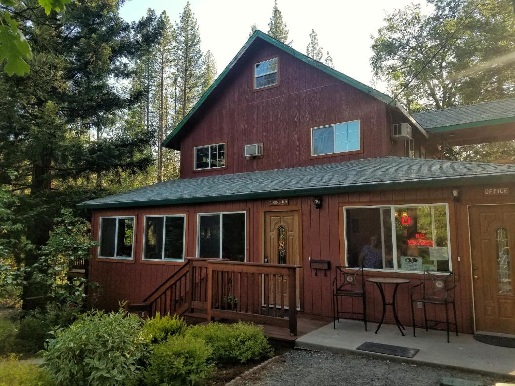 Yosemite Riverside Inn photo
