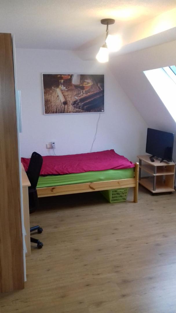 Biberach-Riss-Zimmer-frei Einzel-Zimmer Bad Kuche 전경