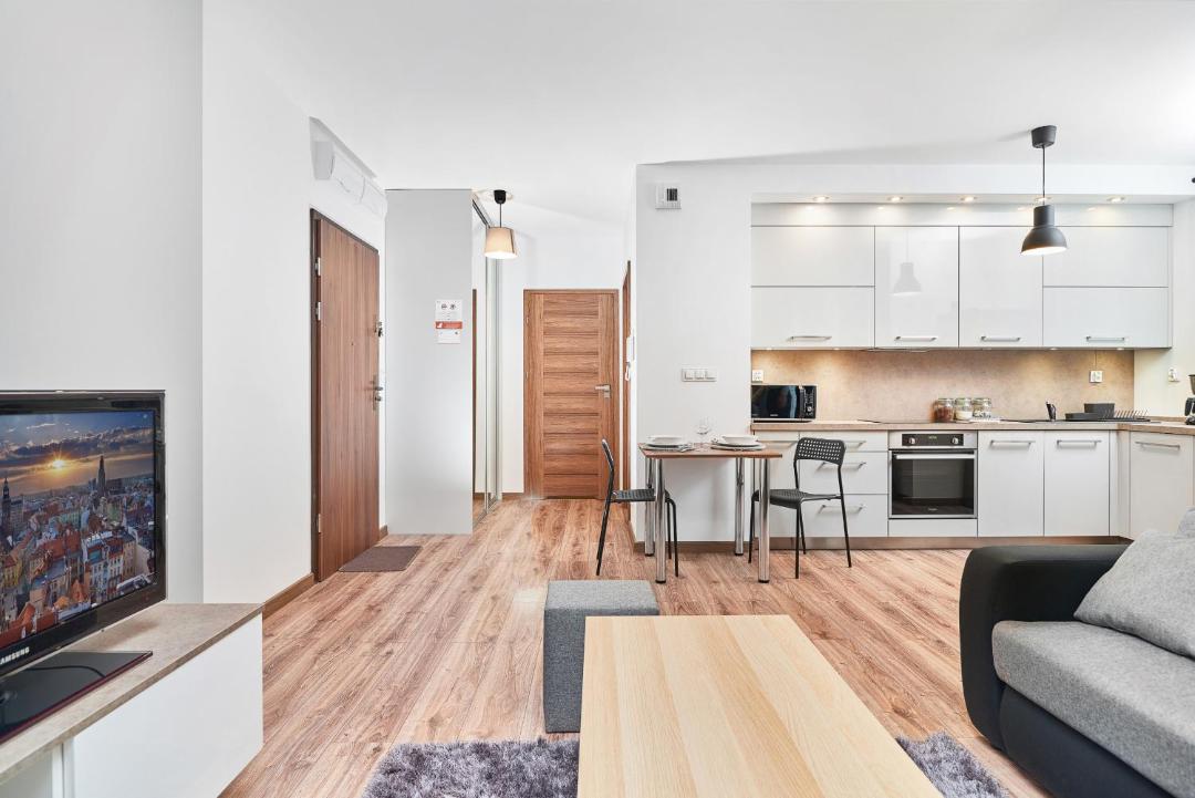 Exclusive Apartments Teczowa with underground PARKING by Noclegi Renters 전경