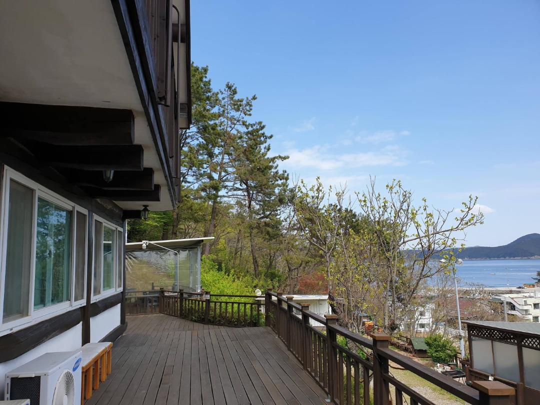 예향 펜션 발코니