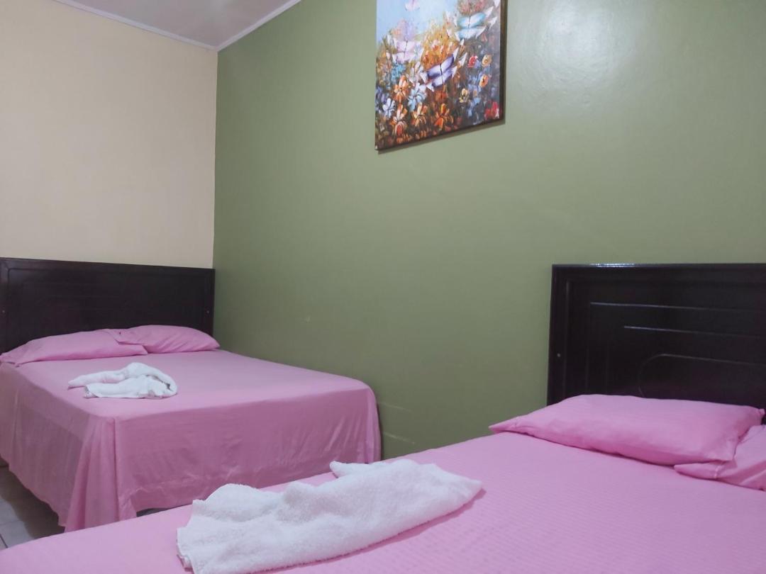 Mados Hotel Tamarindo 전경