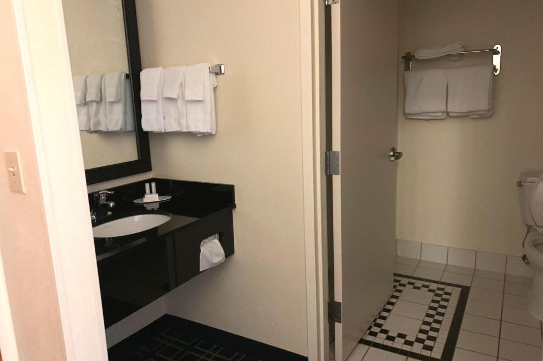 Country Inn & Suites by Radisson Fayetteville I-95 NC 전경