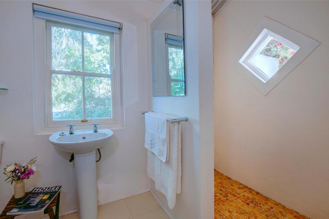 81 on Church Guest House 전경