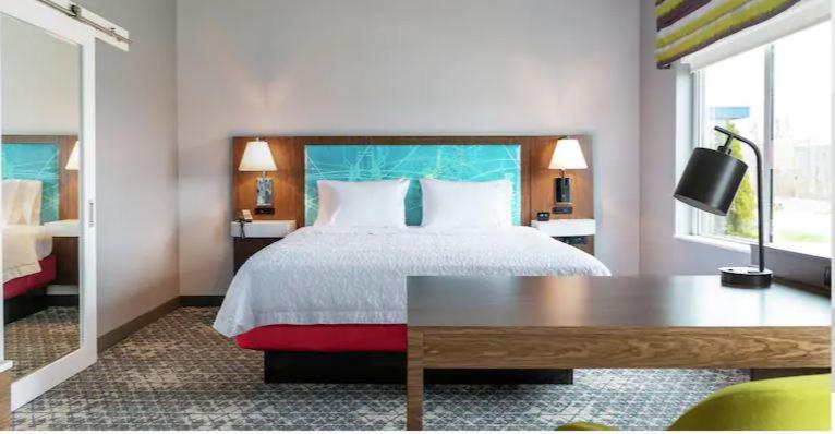 Hampton Inn & Suites by Hilton Marshfield 전경