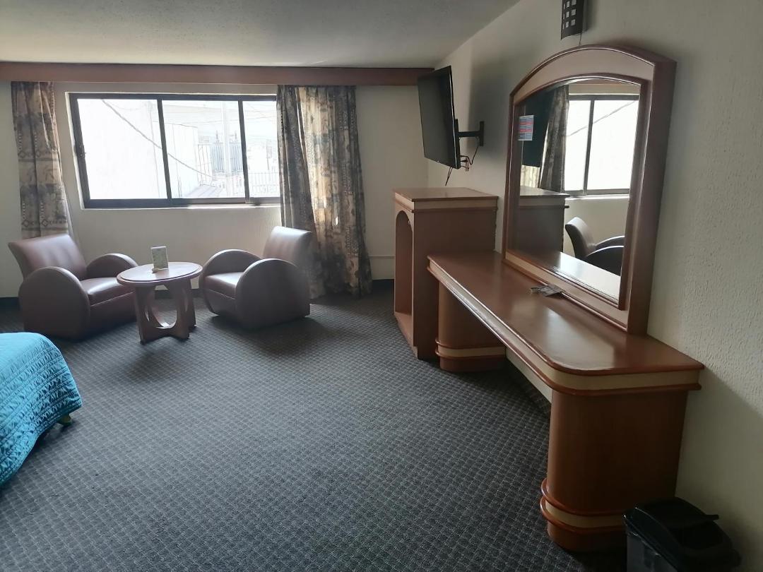 Hotel Puerta del Sol 전경
