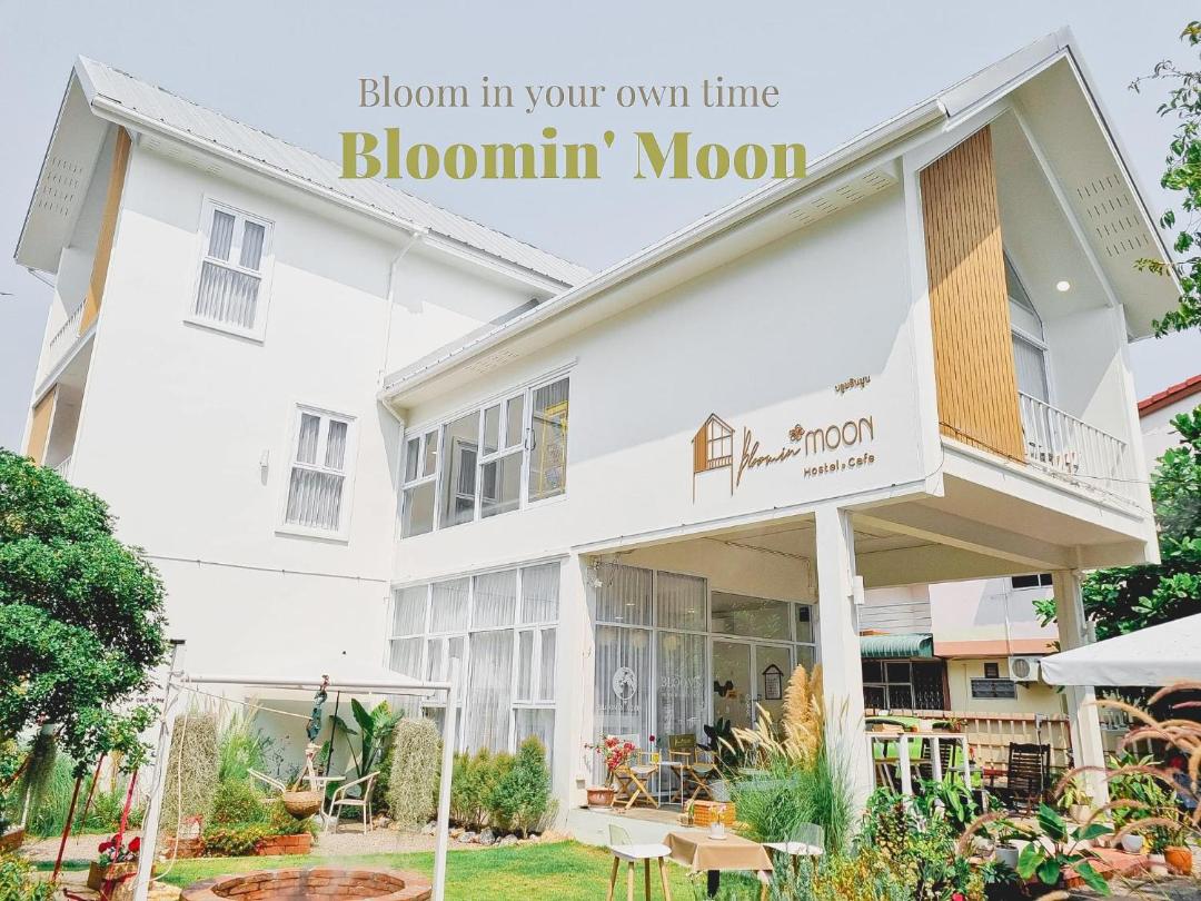 Bloomin' Moon hostel & cafe Chiang Mai Old Town 전경