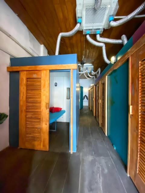 Pomme Hostel Restaurant & Bar - Private Sleeping Cabins 전경