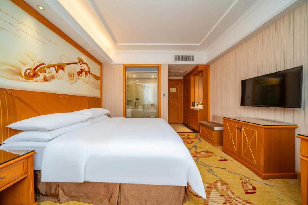 비엔나 호텔 선전 룽성 서브웨이 스테이션 브랜치 전경