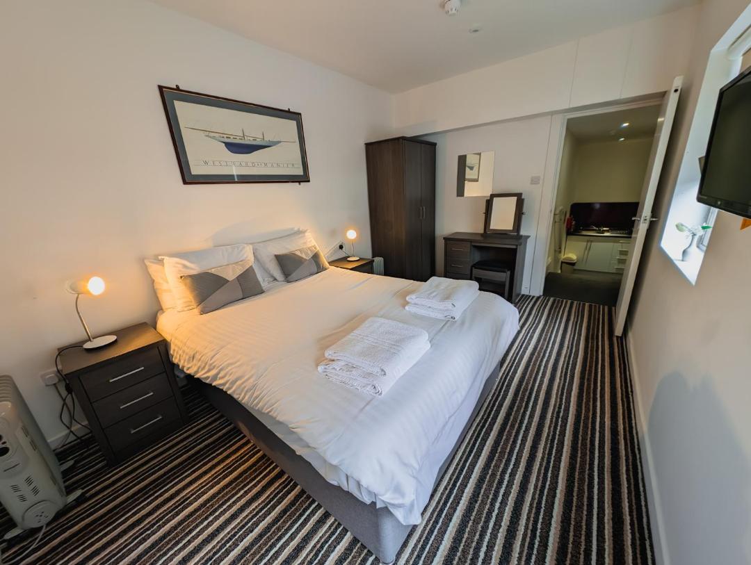 Bay & Harbour Holiday Apartments & rooms only 전경