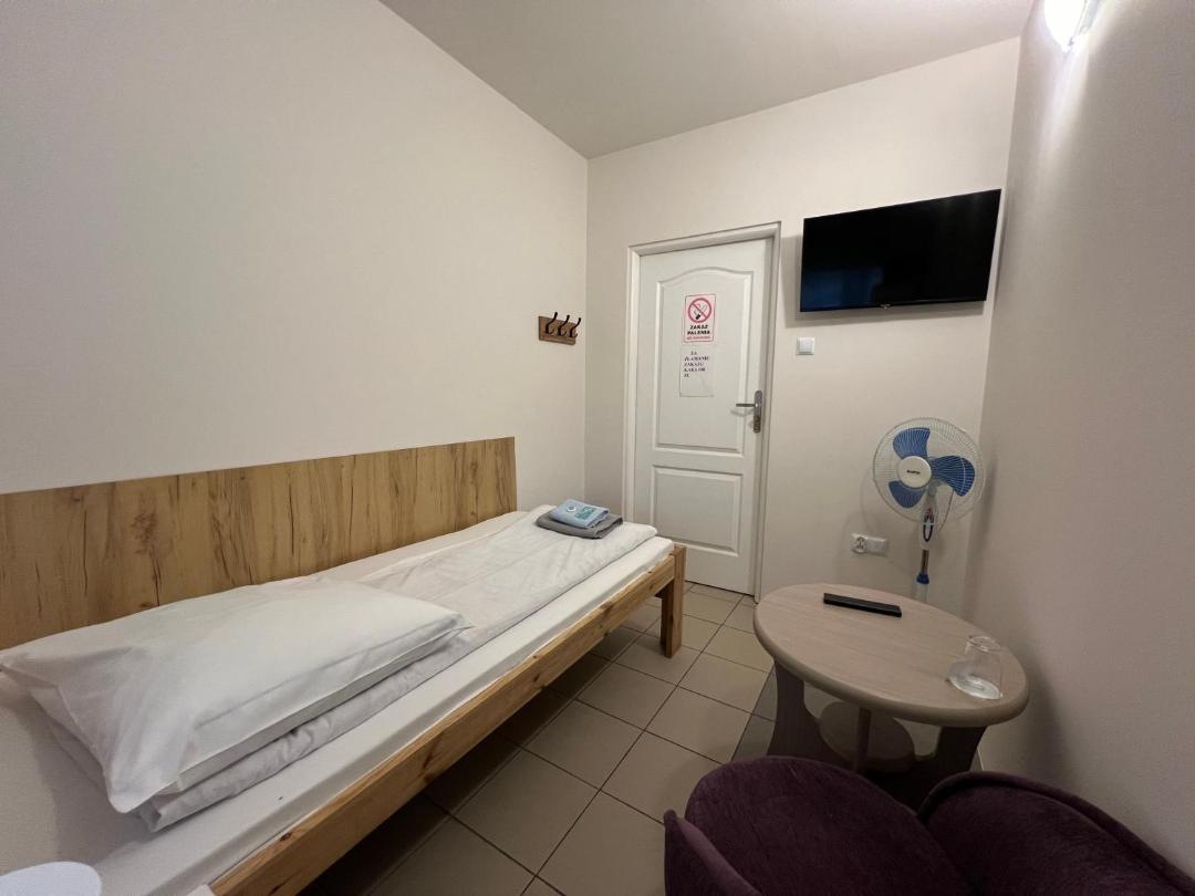 ETNA - Hostel -Noclegi Rzeszow 24 Pokoje 전경