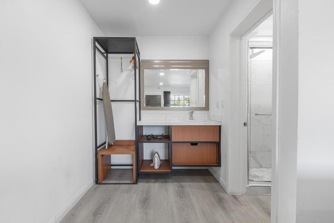 Inland Inn & Suites 전경