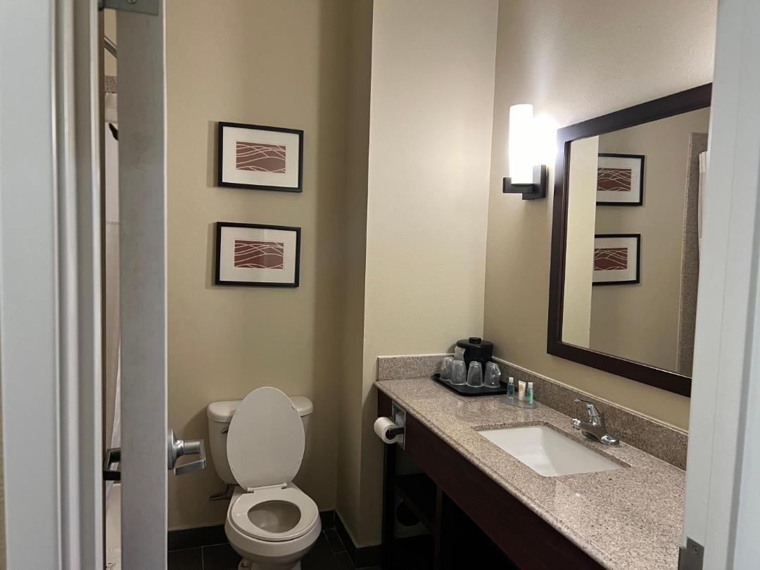 Days Inn & Suites by Wyndham Manheim Lebanon 전경