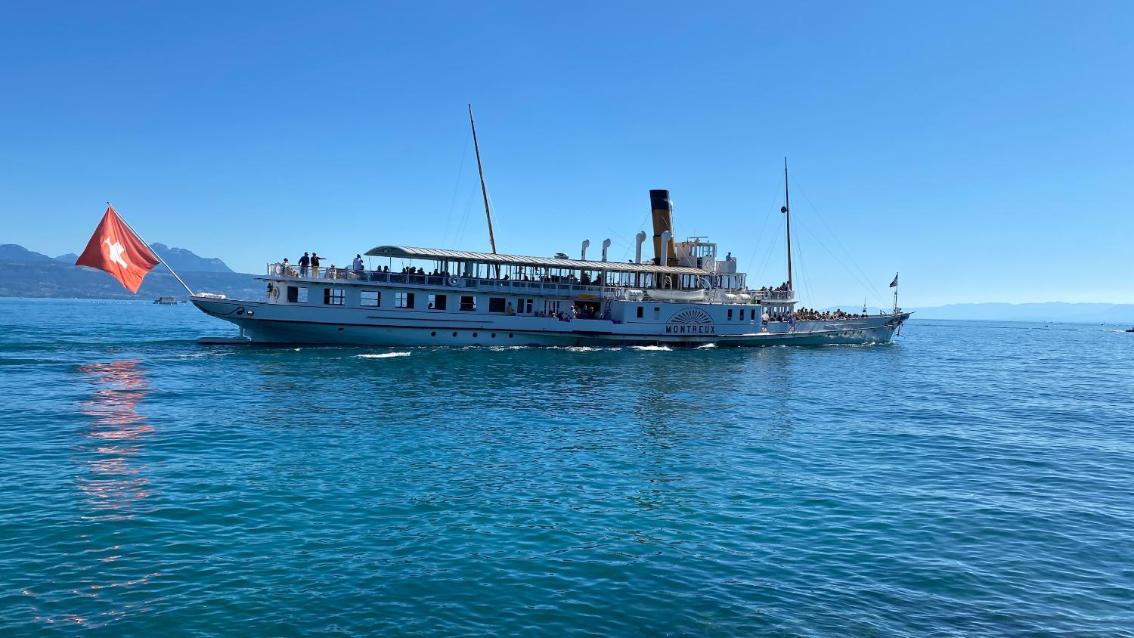 Chambre au bord du lac Léman – image