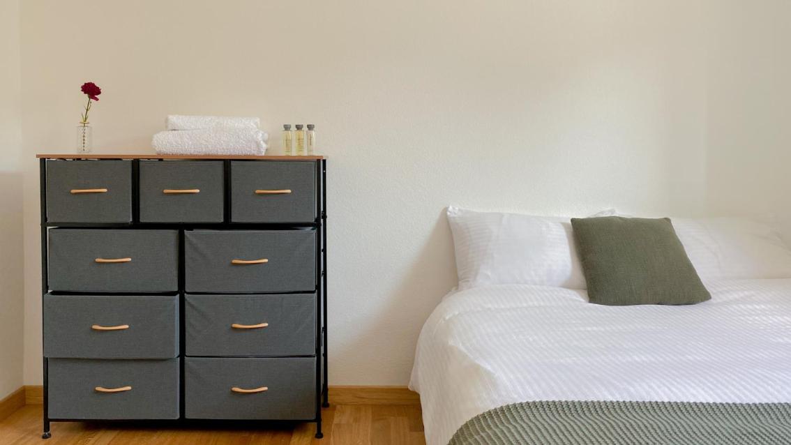 Chambre au bord du lac Léman – image