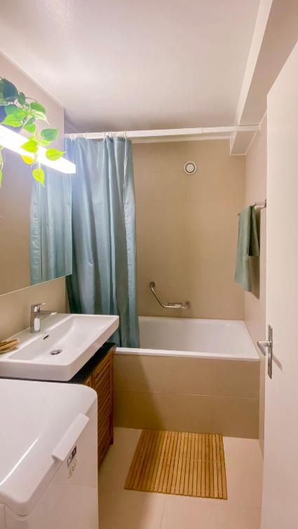 Chambre au bord du lac Léman – image