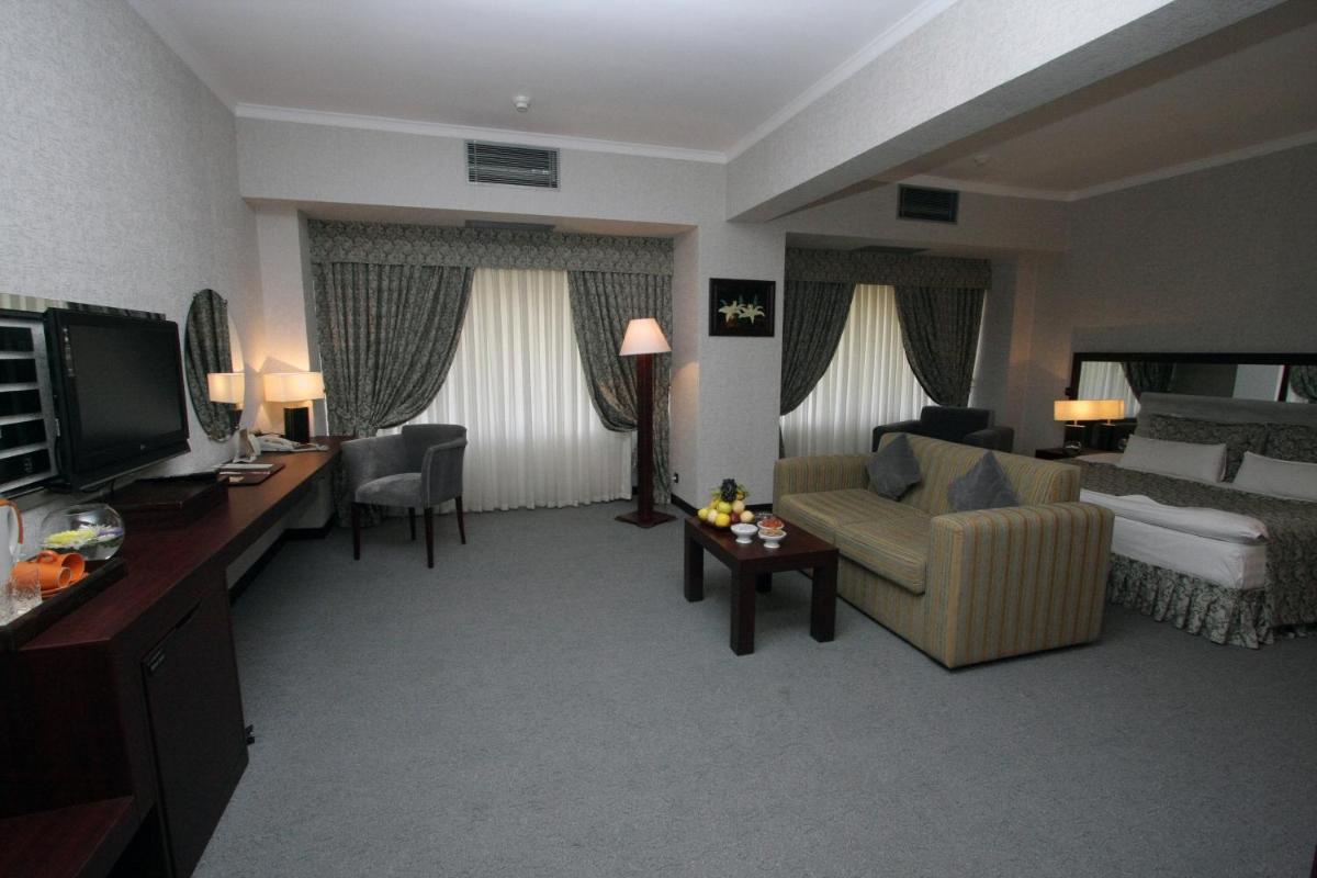 Photo - Le Grande Plaza Hotel