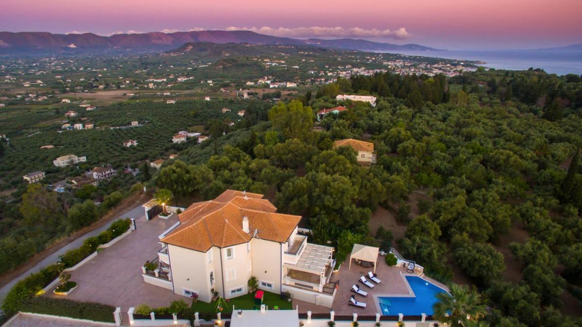 Photo - Frido Luxury Villa with Jacuzzi