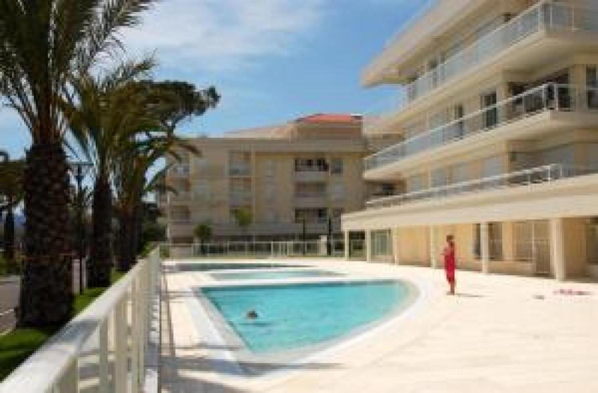 Foto - Stunning 2 Bed, 2 Bath Apt on the Cannes sea front has swimming pool and is a secure modern building