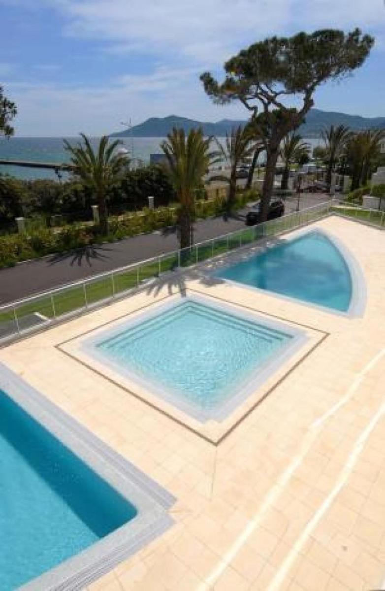 Foto - Stunning 2 Bed, 2 Bath Apt on the Cannes sea front has swimming pool and is a secure modern building