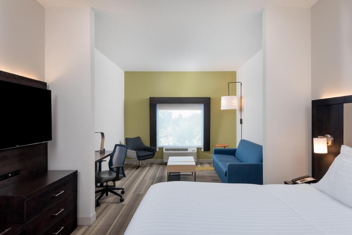 Photo - Holiday Inn Express & Suites Lakeland South, an IHG Hotel