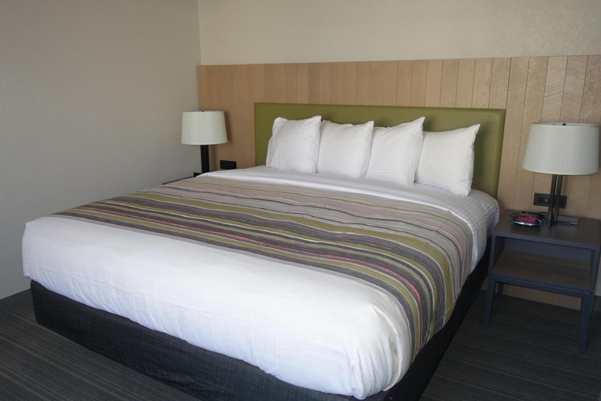 Photo - Country Inn & Suites by Radisson, Bakersfield, CA