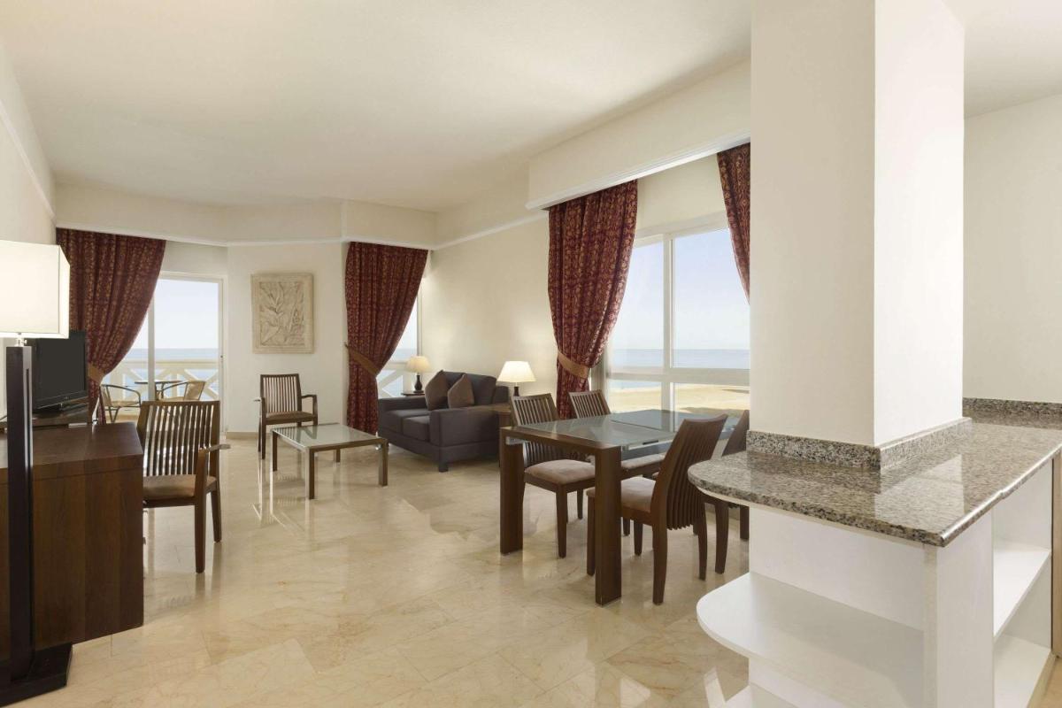 Foto - Ramada by Wyndham Beach Hotel Ajman