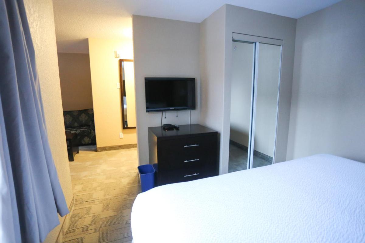 Photo - Days Inn by Wyndham Calgary Airport