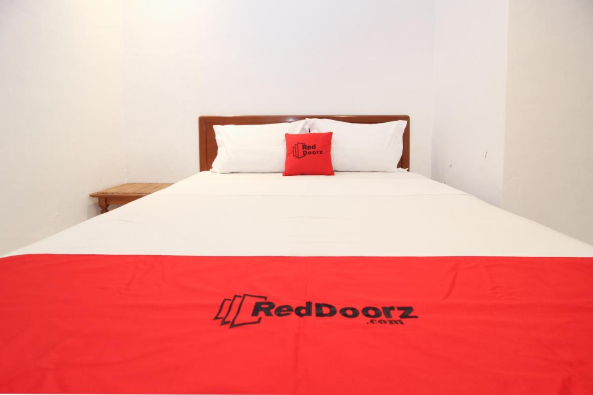 Photo - RedDoorz Plus near Alun Alun Selatan 2