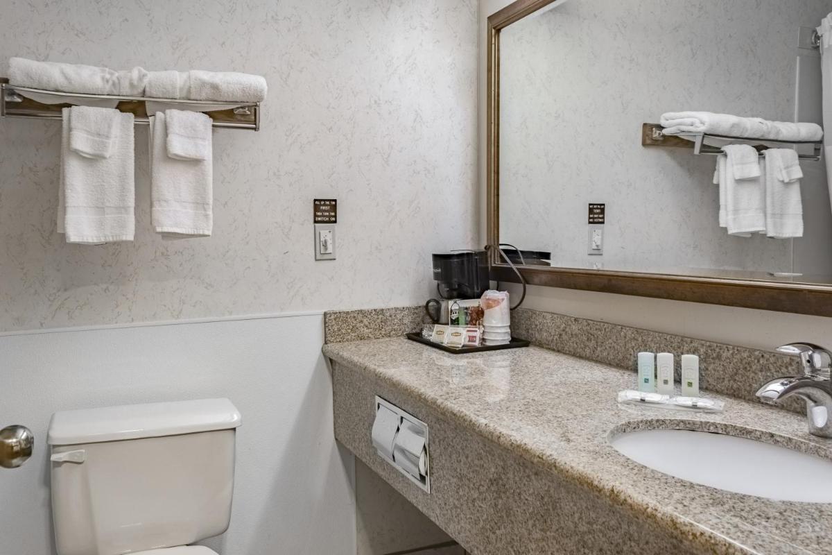 Photo - Quality Inn & Suites Vancouver North