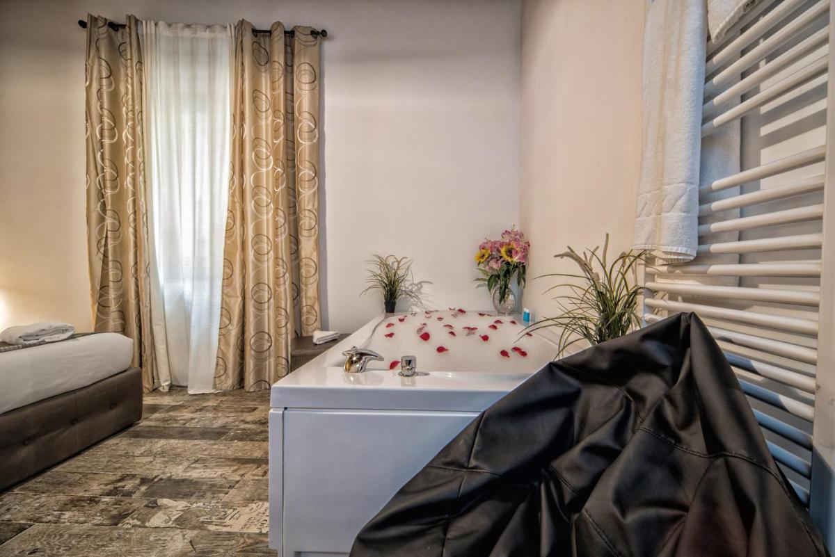 Photo - Navona Jacuzzi Rooms