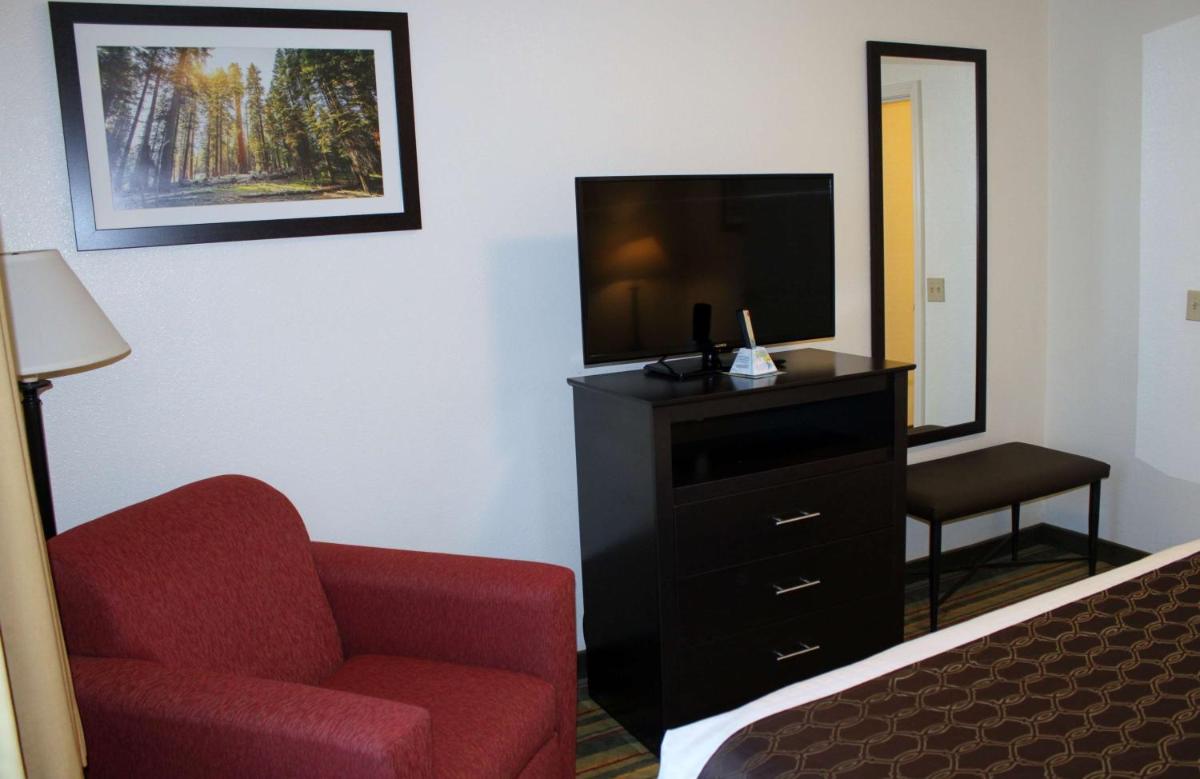 Photo - Best Western Visalia Hotel