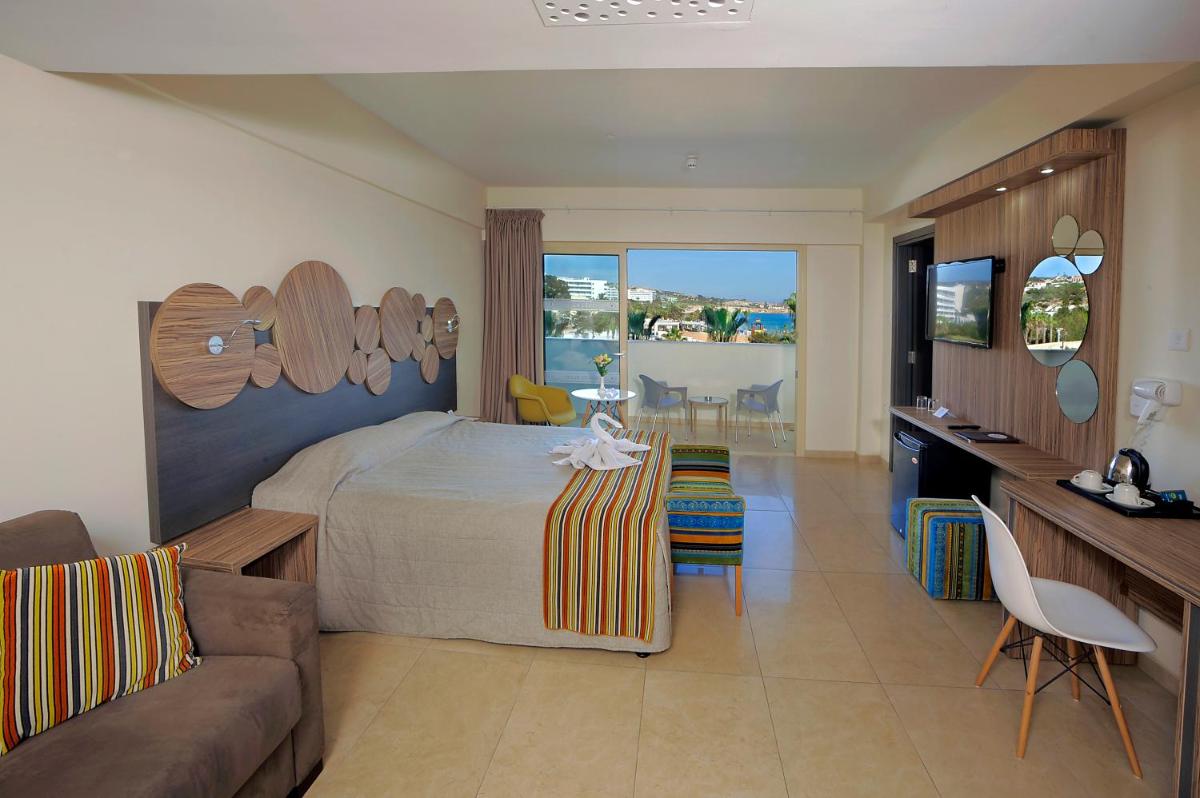 Photo - Nelia Beach Hotel & Spa
