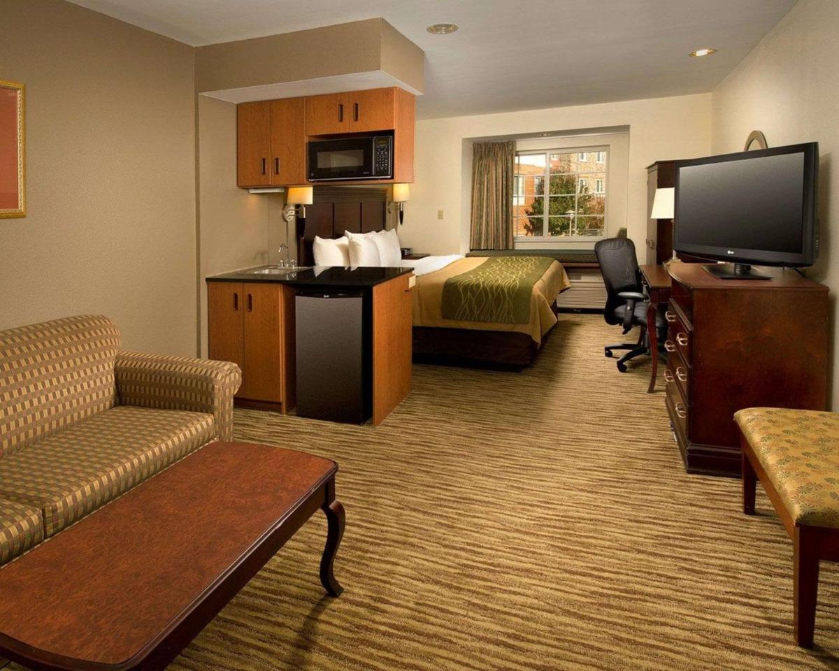 Photo - Comfort Inn & Suites Airport Dulles-Gateway