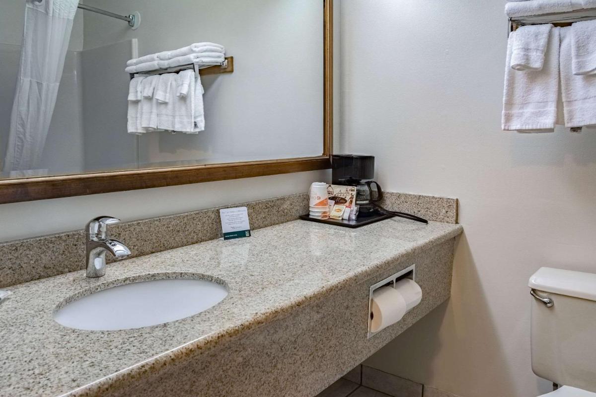 Photo - Quality Inn & Suites Vancouver North