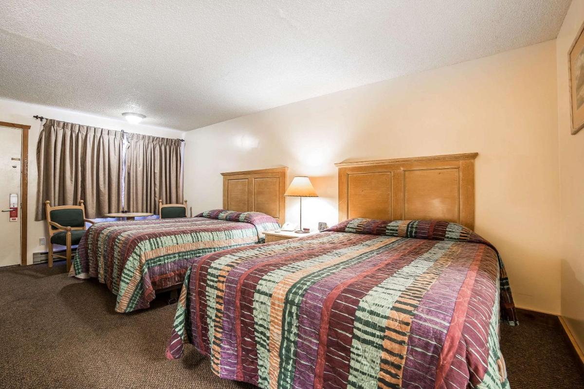 Foto - Econo Lodge Inn & Suites Kalispell