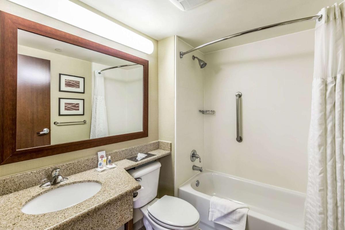 Photo - Comfort Inn Medford-Long Island